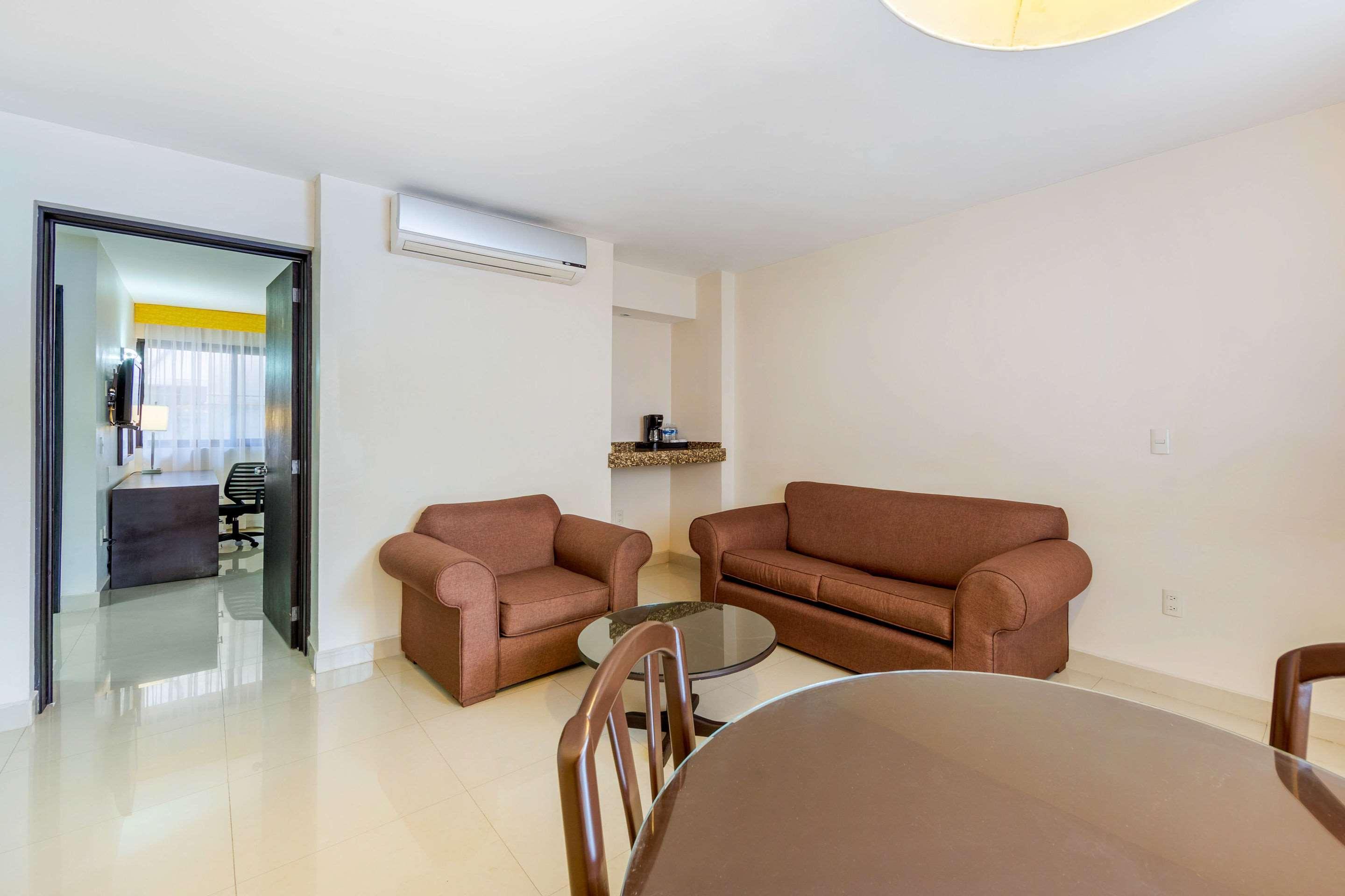 Quality Inn Тустла-Ґутьєррес Екстер'єр фото
