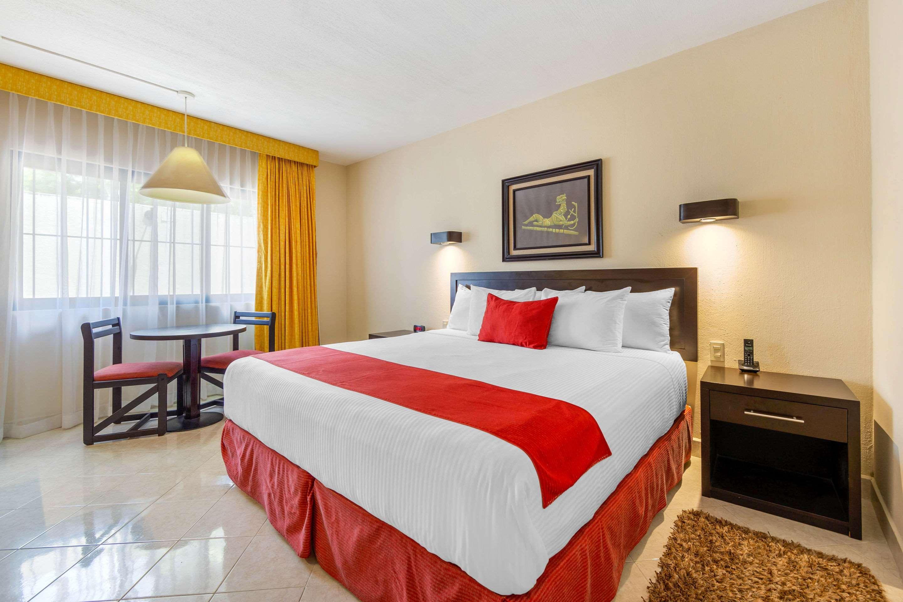 Quality Inn Тустла-Ґутьєррес Екстер'єр фото