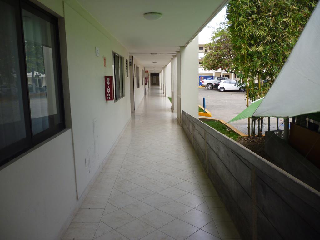 Quality Inn Тустла-Ґутьєррес Екстер'єр фото