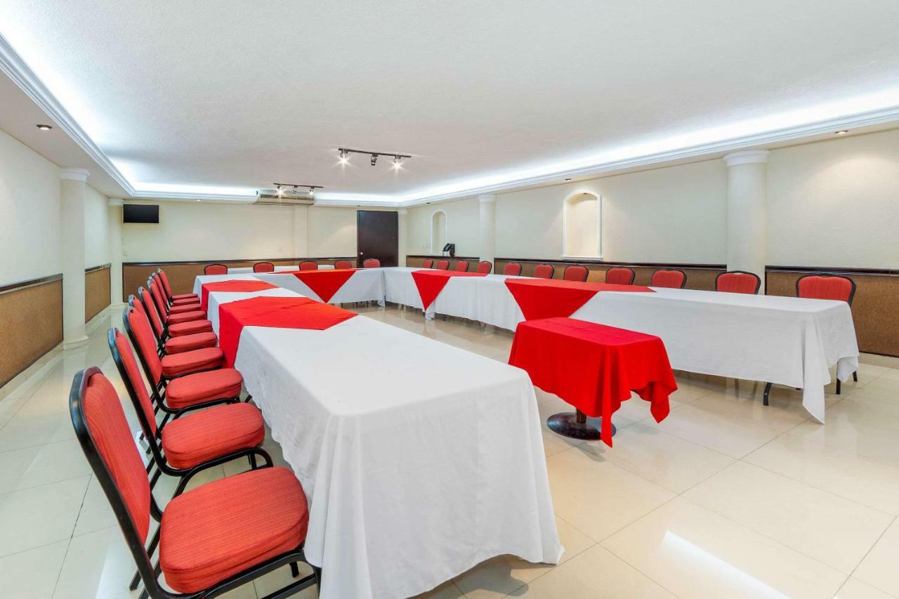Quality Inn Тустла-Ґутьєррес Екстер'єр фото