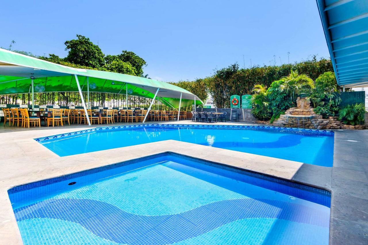 Quality Inn Тустла-Ґутьєррес Екстер'єр фото